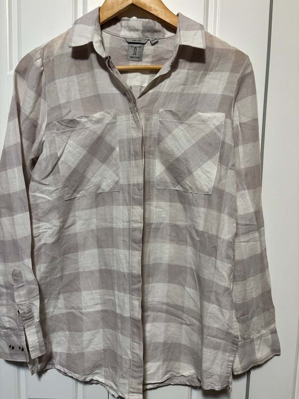 Tristan Women's Fitted Plaid Button-Down Shirt, Light Grey and White
